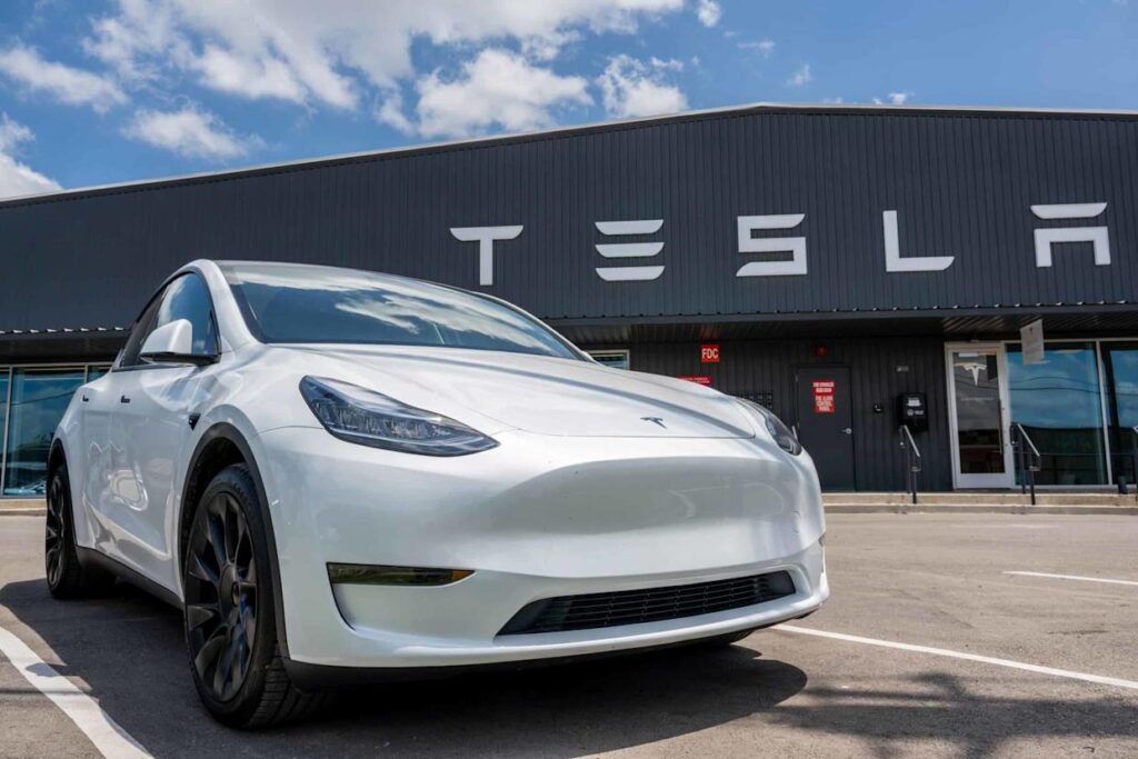 Tesla Shares Extend Losing Streak as Catalysts Fade